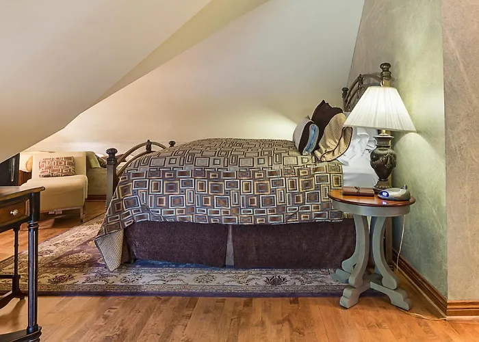 Historic Webster House Bed And Breakfast Inn