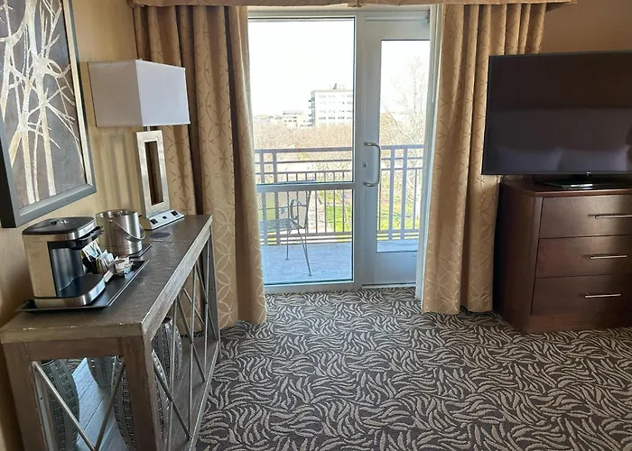 Doubletree By Hilton Bay City - Riverfront